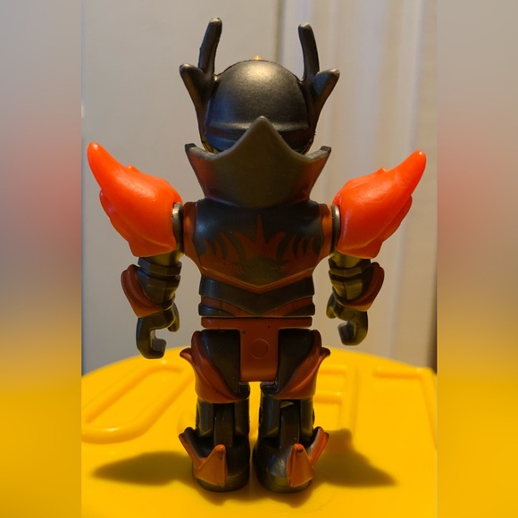 Roblox Flame Guard General Figure - Picture 2 of 6